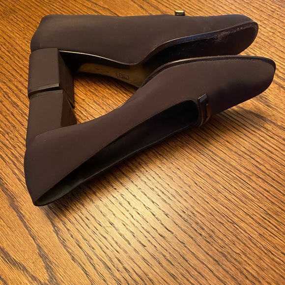 Bruno Magli silk satin classic block heel pumps - Picture 3 of 10